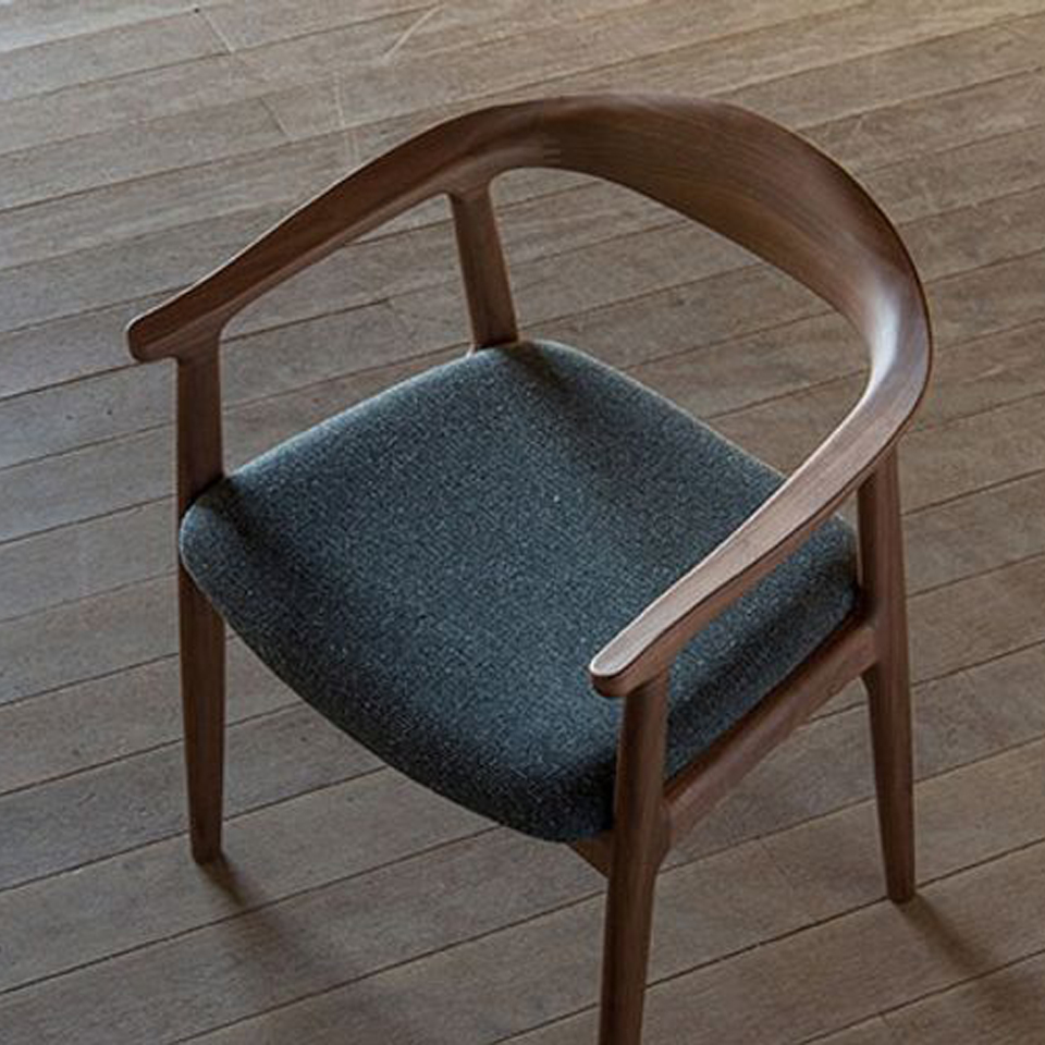 OMEGA ARM CHAIR（オメガアームチェア）