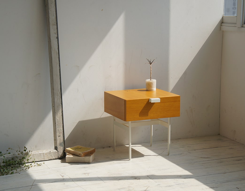 Pierre Paulin F181 Drawer table（ピエール・ポラン F181 ドロワー テーブル）